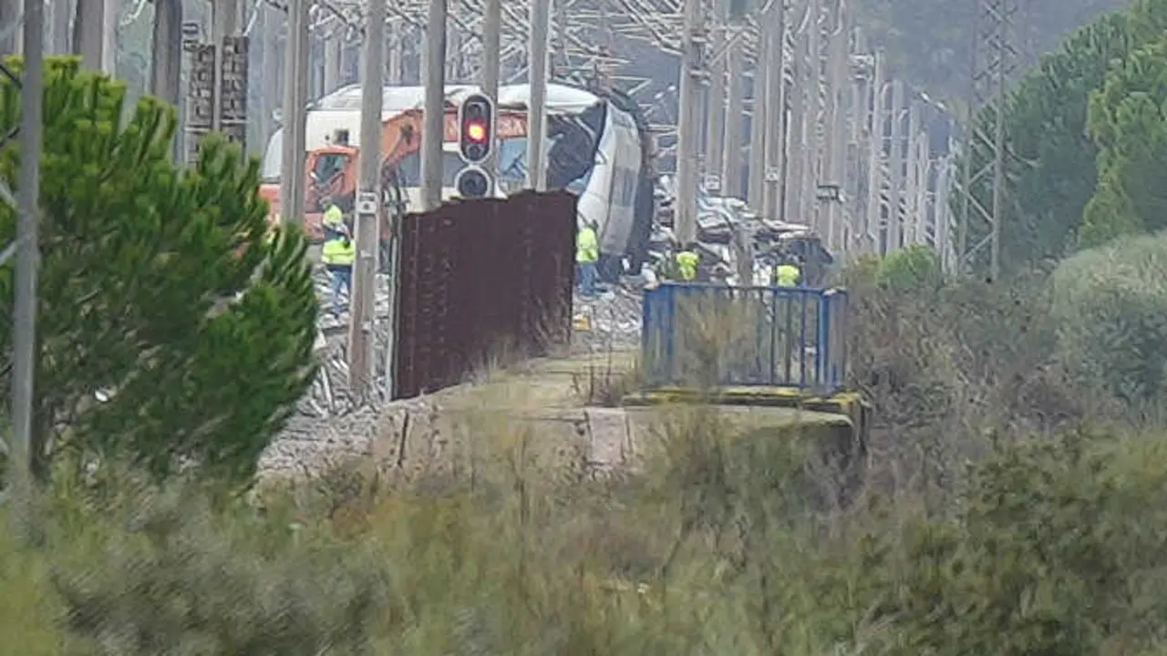 Archivo - Trabajos de rescate de los convoyes de trenes accidentados en la zona del suceso en Adamuz (C&oacute;rdoba). A 22 de enero de 2026, Adamuz, C&oacute;rdoba (Andaluc&iacute;a, Espa&ntilde;a).
