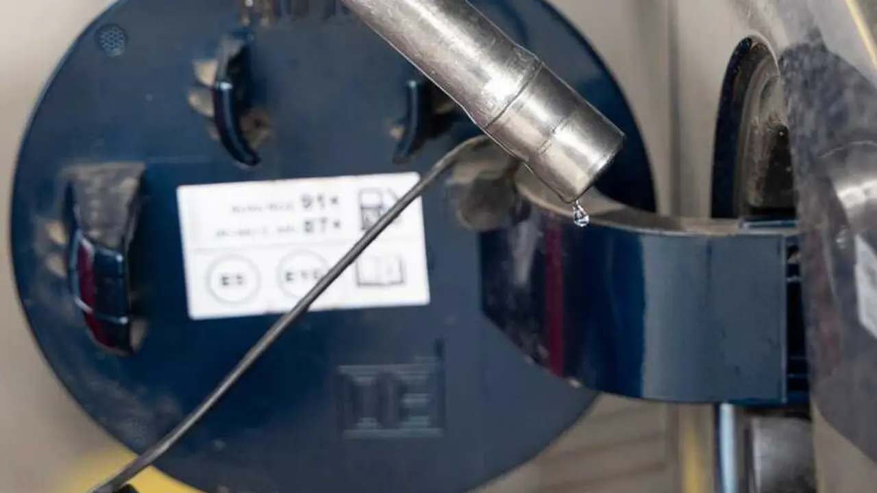 Repostaje en una gasolinera