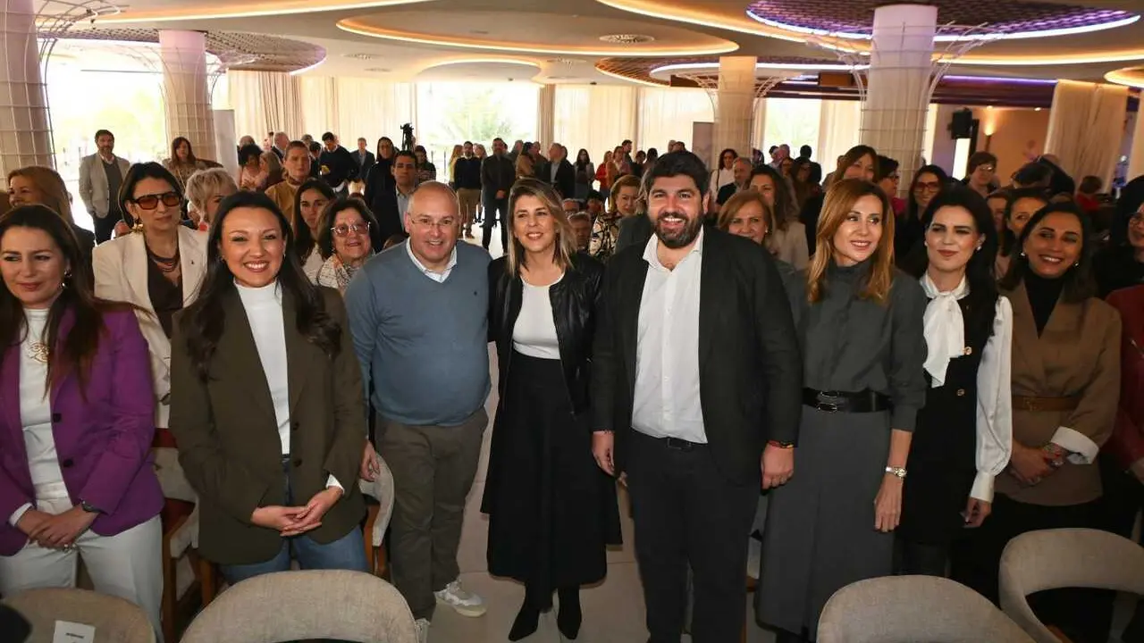 El presidente del PPRM, Fernando L&oacute;pez Miras, junto al secretario general del PP, Miguel Tellado, y la alcaldesa de Cartagena, Noelia Arroyo, en el Acto por el #D&iacute;ainternacionaldelamujer