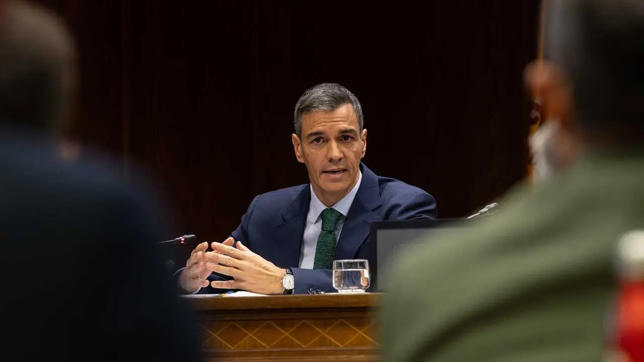 Archivo - El presidente del Gobierno, Pedro S&aacute;nchez, comparece en la Comisi&oacute;n de Investigaci&oacute;n sobre el 'caso Koldo', en el Senado, a 30 de octubre de 2025, en Madrid (Espa&ntilde;a). 
