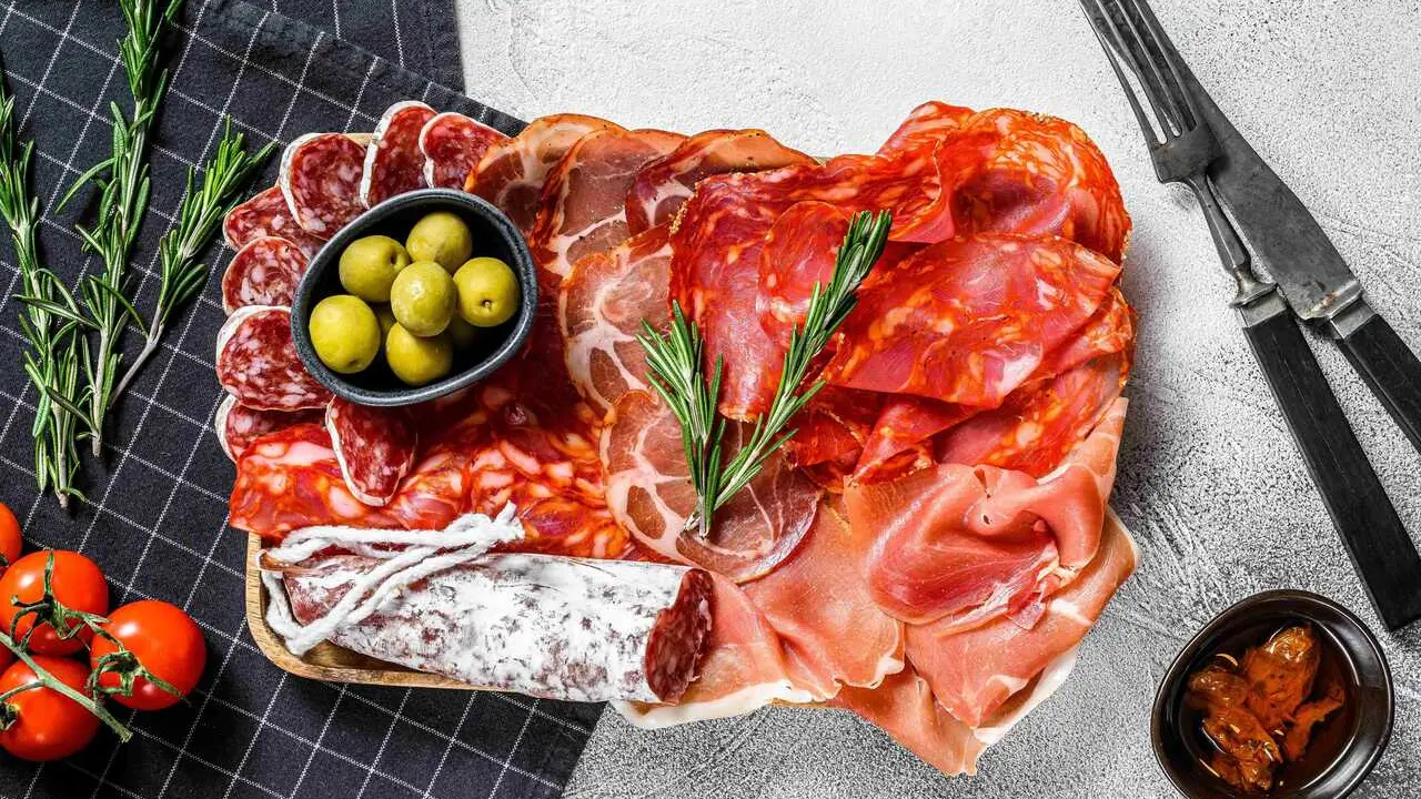 Archivo - Embutido y productos c&aacute;rnicos