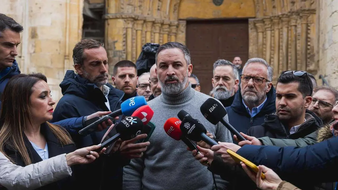 Abascal, durante su declaraci&oacute;n a medios en Trevi&ntilde;o.