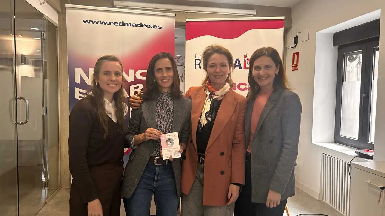 Mar&iacute;a Torrego,  Leticia Estevas-Guilmain, Virginia F&aacute;bregas y Claudia Pery Osborne.
