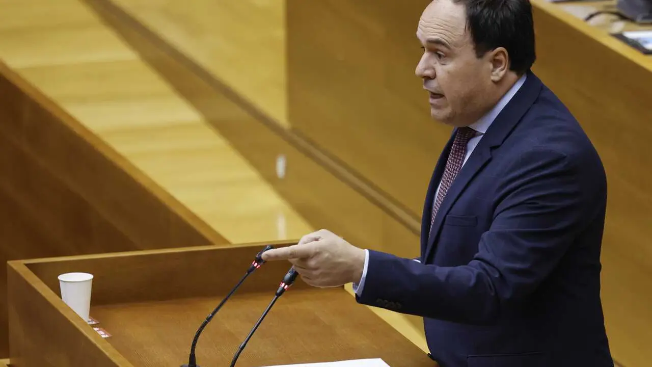 El president de la Generalitat, Juanfran P&eacute;rez Llorca, durante una sesi&oacute;n de control, en Les Corts Valencianes, a 5 de marzo de 2026, en Valencia