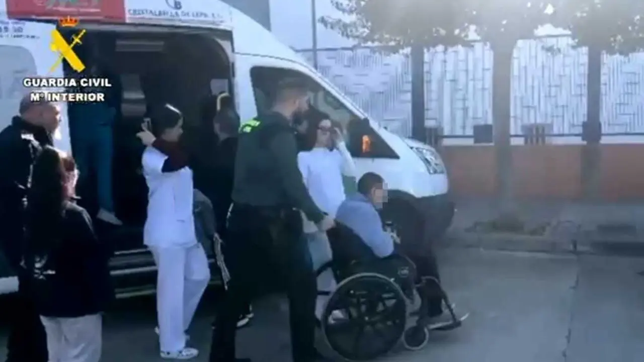 Evacuaci&oacute;n de residencia de ancianos de Lepe.