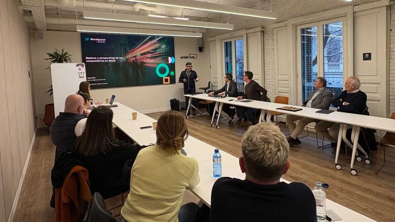 Presentaci&oacute;n del informe a representantes del sector de la moda