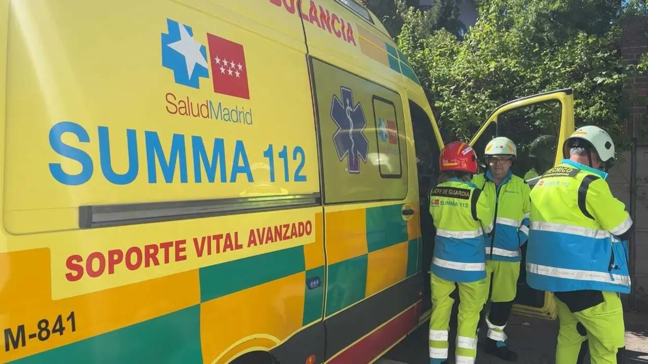 Archivo - Efectivos del Summa 112 atendiendo una emergencia