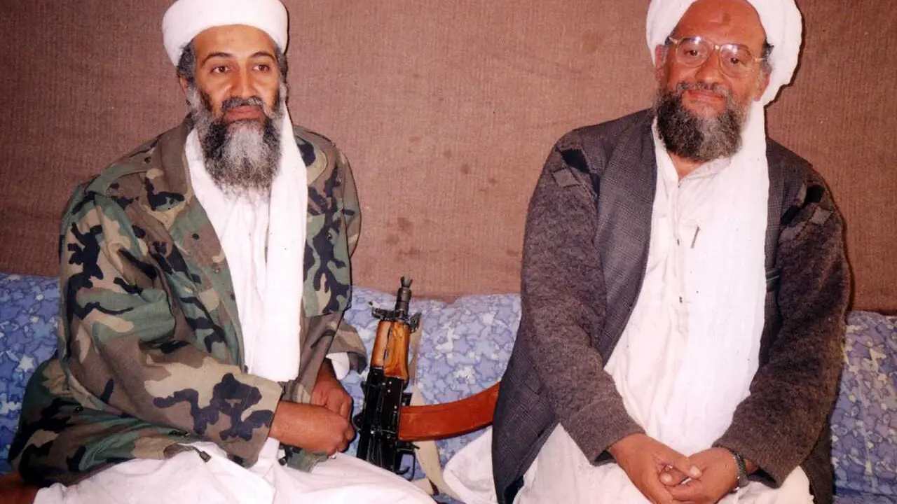 Archivo - Usama bin Laden y Ayman al Zawahiri, fundador y segundo l&iacute;der de Al Qaeda