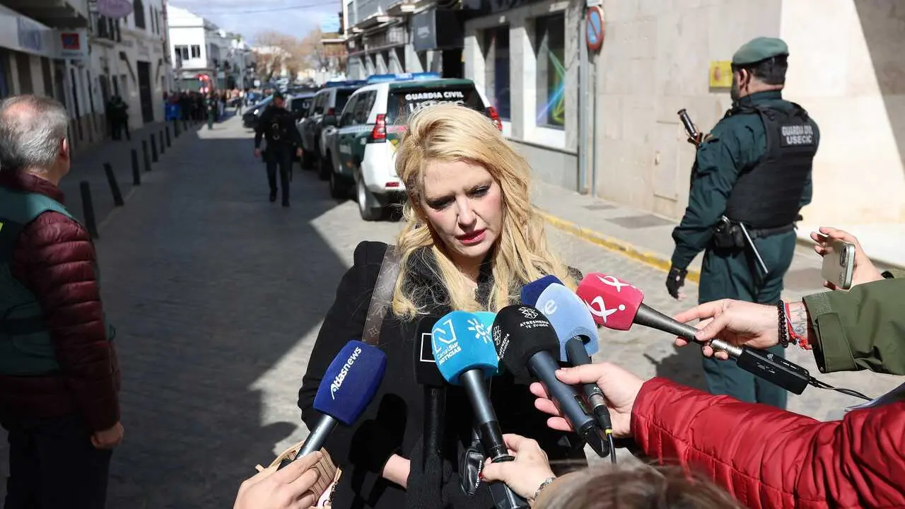 La abogada de los familiares de Francisca Cadenas, Ver&oacute;nica Guerrero, atiende a los medios a su llegada al Tribunal de primera instancia de Villafranca de los Barros, donde pasan a disposici&oacute;n judicial los detenidos por la muerte de Francisca Cadenas 