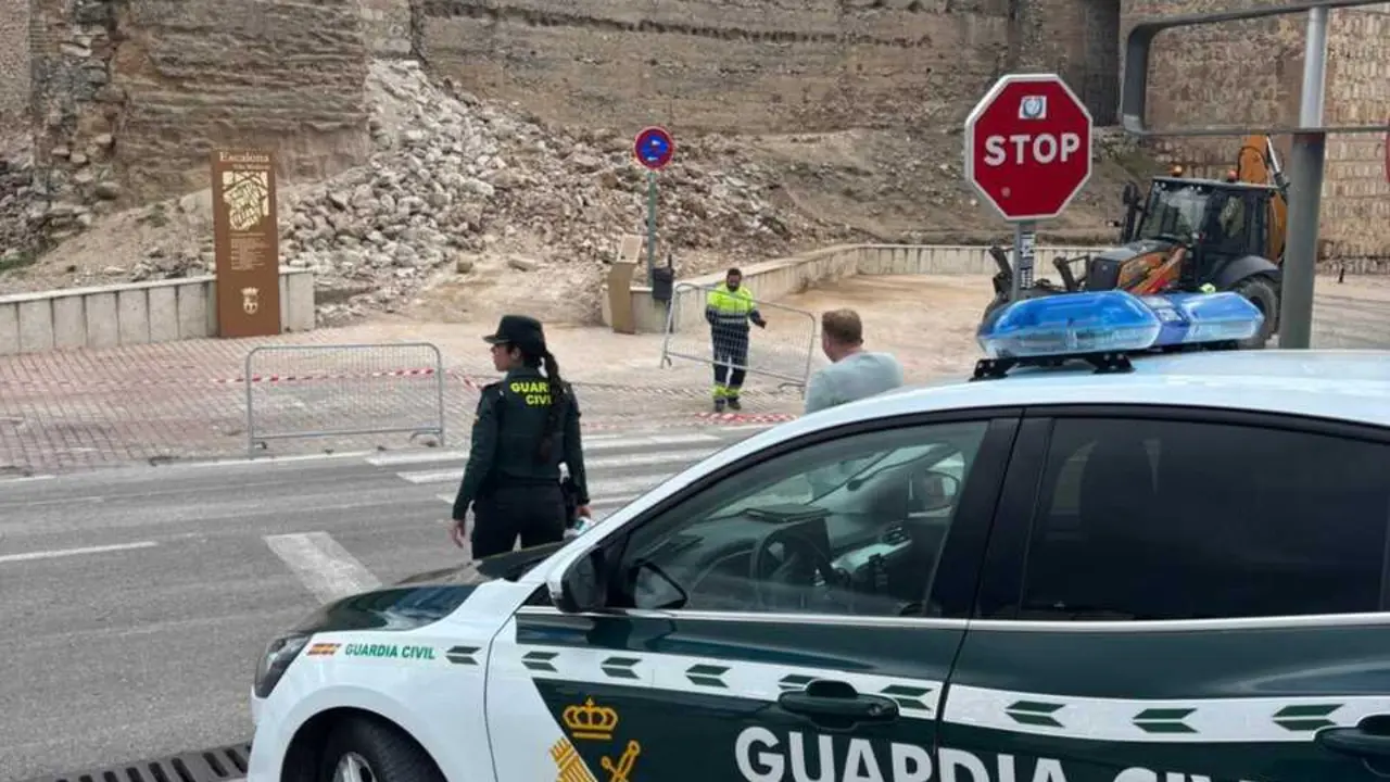 Zona del derrumbe en Escalona acordonada por los cuerpos de seguridad.