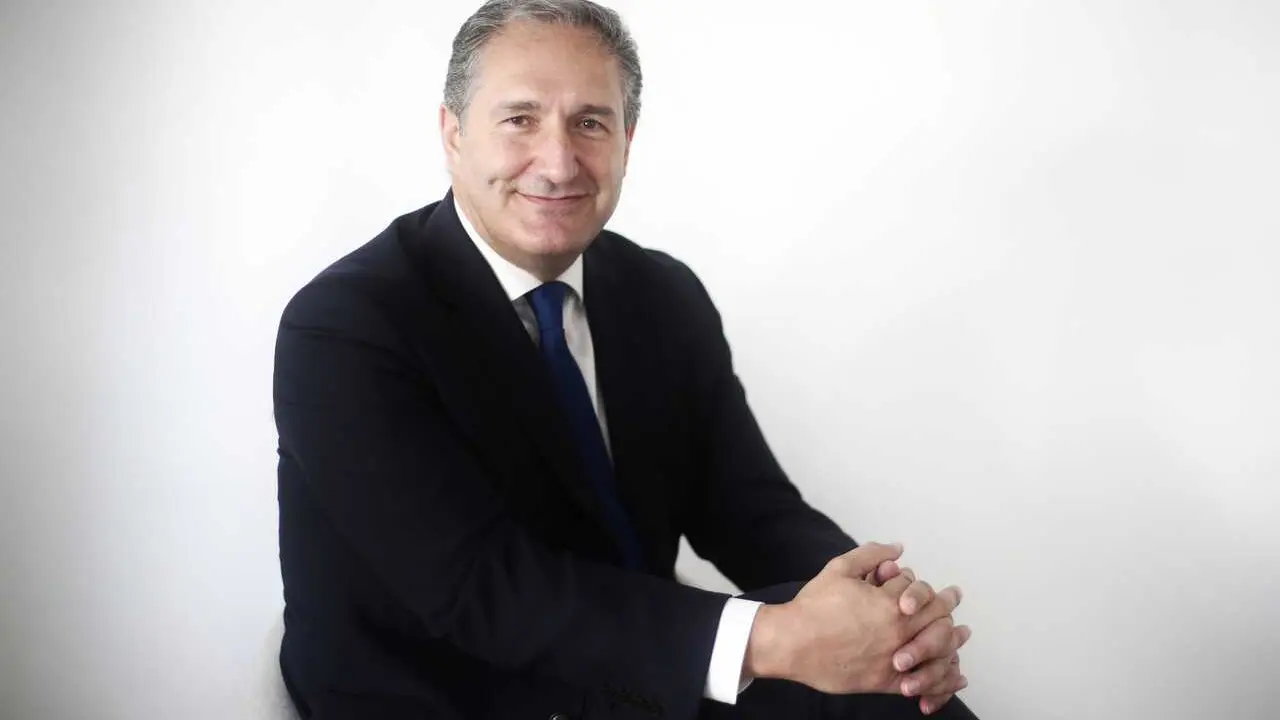 Archivo - El eurodiputado socialista Jos&eacute; Cepeda, posa tras una entrevista para Europa Press, en Madrid (Espa&ntilde;a), a 31 de julio de 2020.