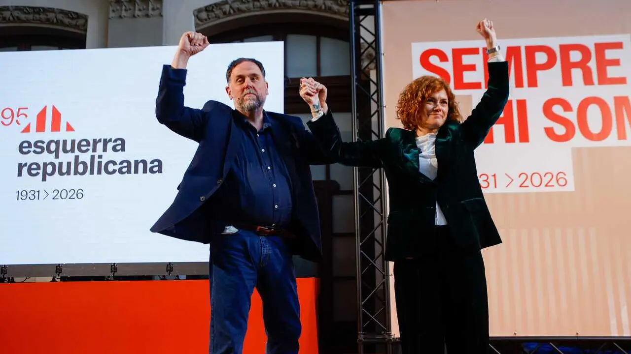 El presidente de ERC, Oriol Junqueras, y la sceretaria general de la formaci&oacute;n, Elisenda Alamany, durante el acto de los 95 a&ntilde;os de ERC