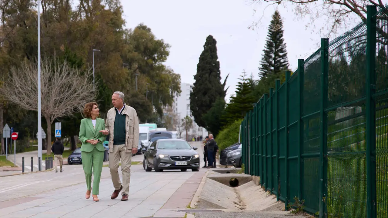 La secretaria general del PSOE-A, Mar&iacute;a Jes&uacute;s Montero, junto al secretario general del PSOE de C&aacute;diz y alcalde de San Roque, Juan Carlos Ruiz Boix.