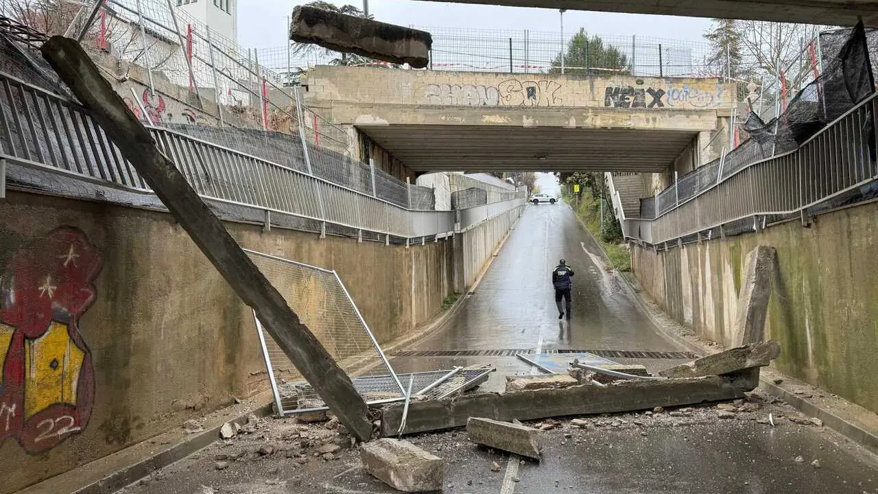 Desplome parcial del puente en La Garriga (Barcelona)