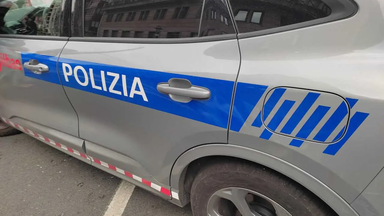 Archivo - Coche patrulla de la Polic&iacute;a Municipal de Bilbao