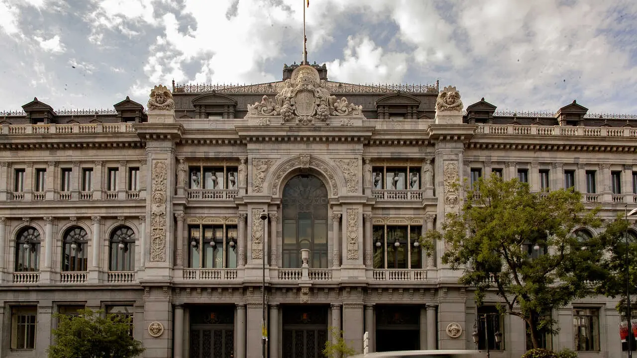 Archivo - Fachada del edificio del Banco de Espa&ntilde;a situada en la confluencia del Paseo del Prado y la madrile&ntilde;a calle de Alcal&aacute;.