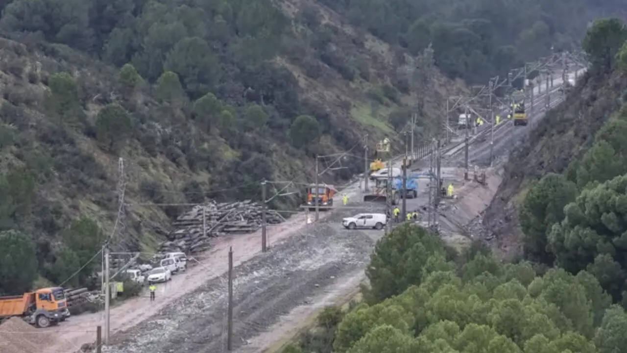 Archivo - Im&aacute;genes de las obra de reparaci&oacute;n de la v&iacute;a en Adamuz tras el siniestro, a 29 de enero de 2026, en C&oacute;rdoba (Andaluc&iacute;a, Espa&ntilde;a).
- Madero Cubero - Europa Press - Archivo