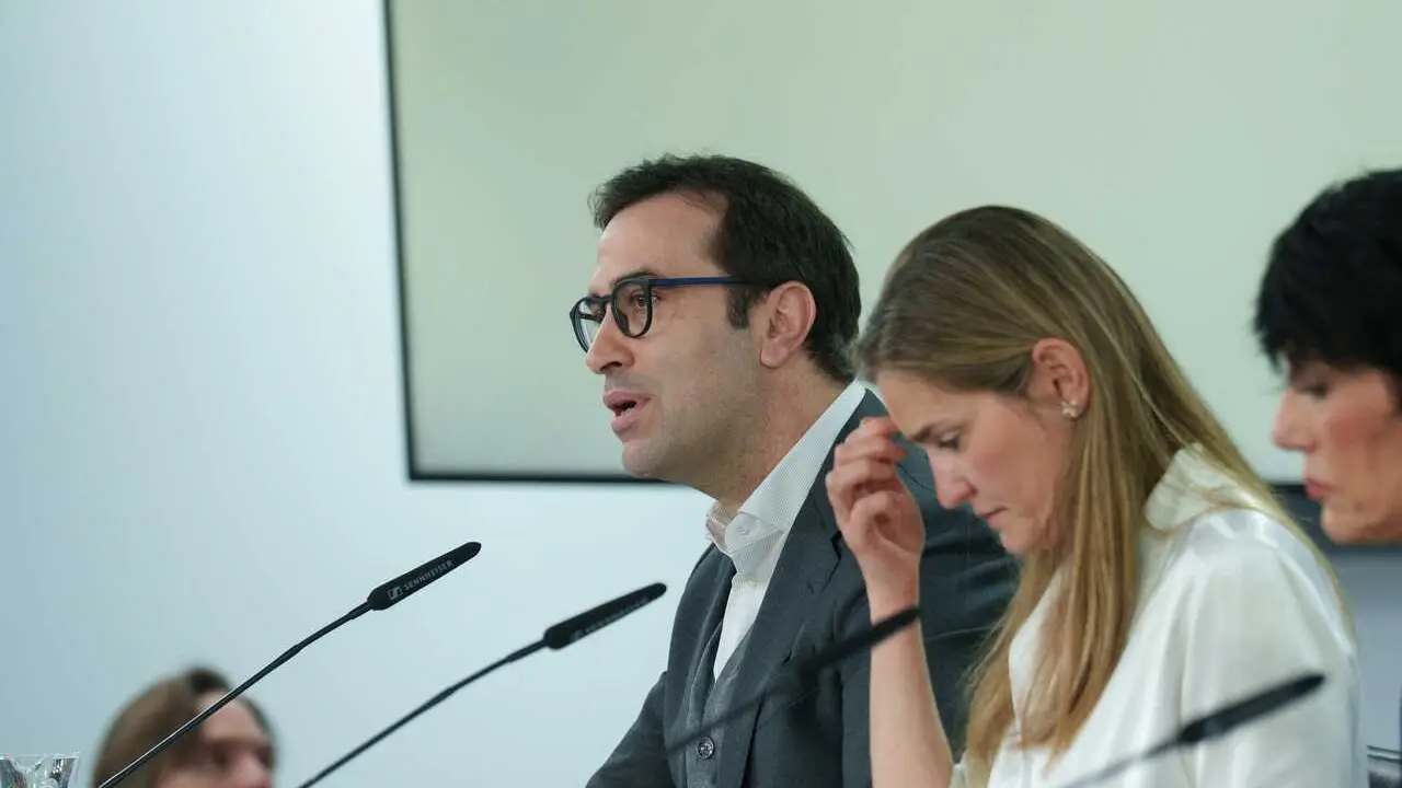 El ministro de Econom&iacute;a, Comercio y Empresa, Carlos Cuerpo, durante una rueda de prensa posterior al Consejo de Ministros, a 17 de marzo de 2026, en Madrid (Espa&ntilde;a).