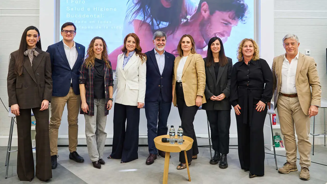 Un estudio de Stanpa revela que m&aacute;s del 75% de personas ve clave la salud oral, pero solo un 30% hace higiene completa