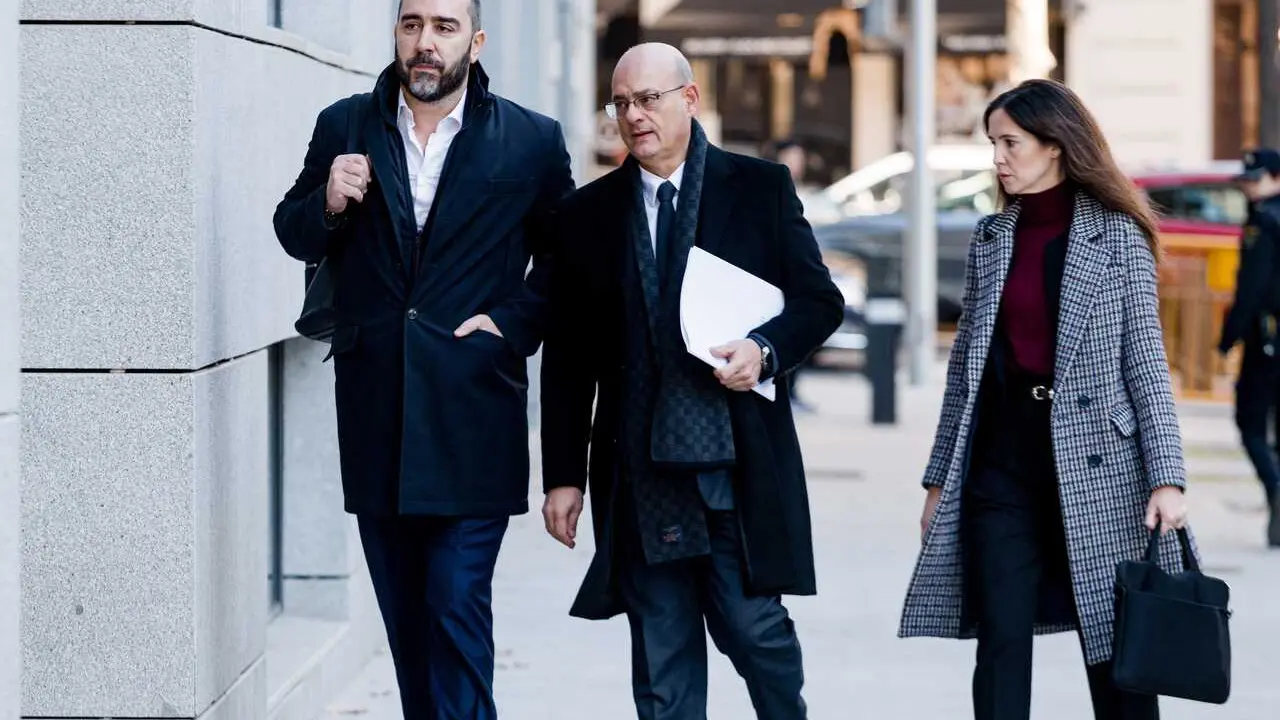 Archivo - El empresario V&iacute;ctor de Aldama a su llegada al interrogatorio del juez instructor del 'caso Koldo', en la Audiencia Nacional, a 27 de noviembre de 2025, en Madrid (Espa&ntilde;a). Aldama es interrogado por ser el presunto conseguidor de las mascarillas