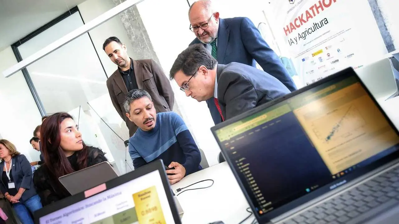 El ministro para la Transformaci&oacute;n Digital y de la Funci&oacute;n P&uacute;blica, &Oacute;scar L&oacute;pez, en el Congreso AI Agrifood de C&oacute;rdoba, un encuentro cient&iacute;fico internacional.