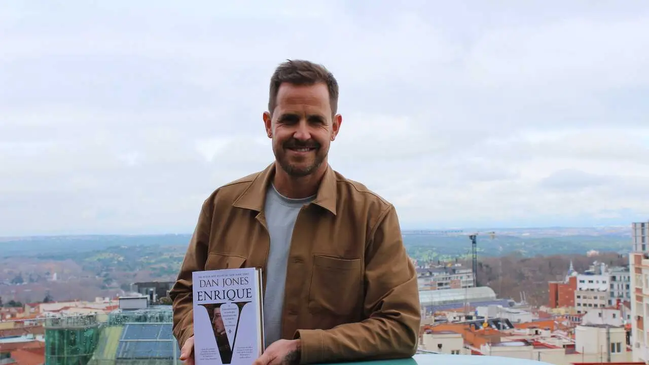 El historiador Dan Jones presenta su biograf&iacute;a 'Enrique V' (&Aacute;tico de los Libros)