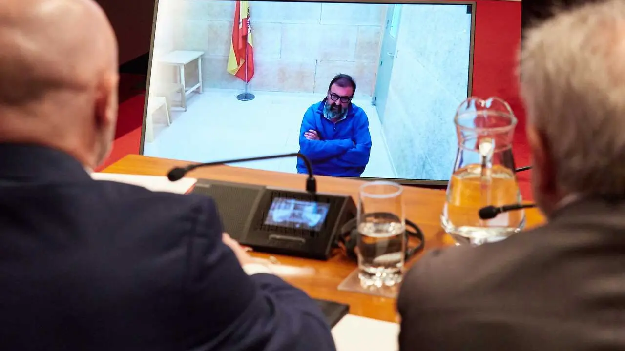 El ex asesor Koldo Garc&iacute;a durante su comparecencia ante la Comisi&oacute;n de Investigaci&oacute;n sobre adjudicaciones p&uacute;blicas, en el Parlamento de Navarra, a 11 de marzo de 2026, en Pamplona, Navarra (Espa&ntilde;a). Koldo Garc&iacute;a comparece por videoconferencia en el Parlam
