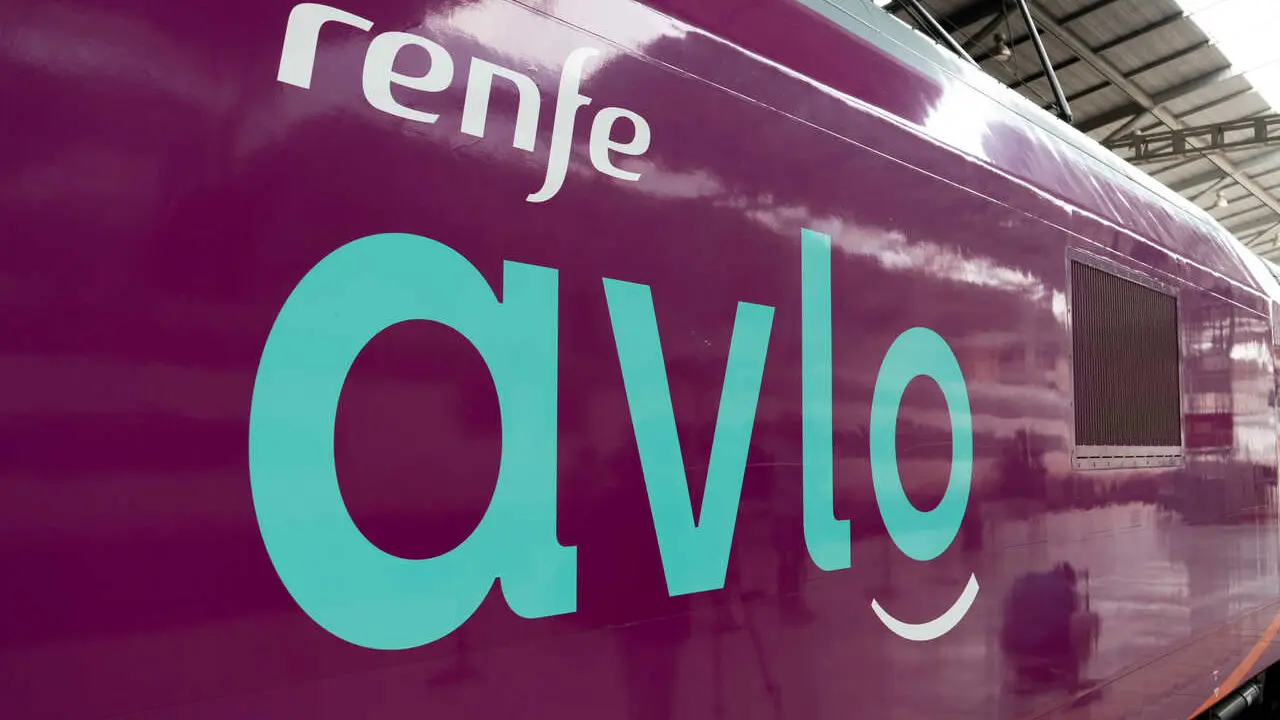 Archivo - Tren AVLO perteneciente a la compa&ntilde;ia de transportes ferroviarios Renfe.