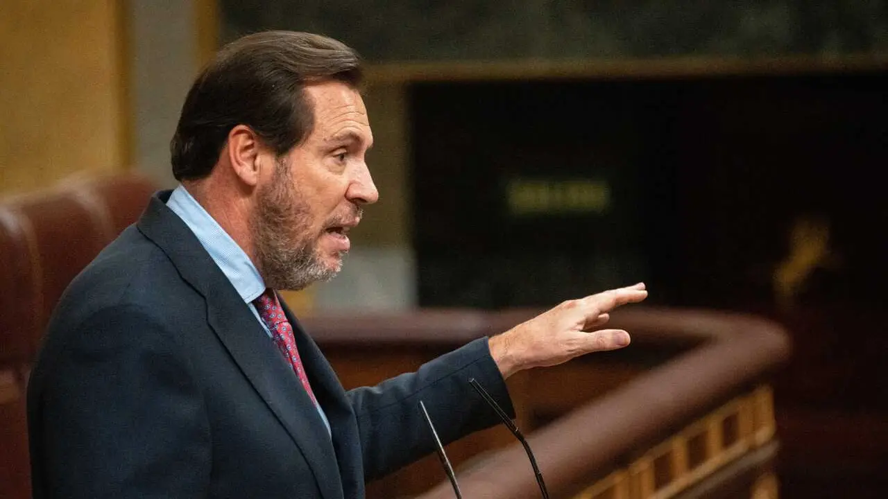 Archivo - El ministro de Transportes y Movilidad Sostenible, &Oacute;scar Puente, interviene en una sesi&oacute;n de control al Gobierno , en el Congreso de los Diputados