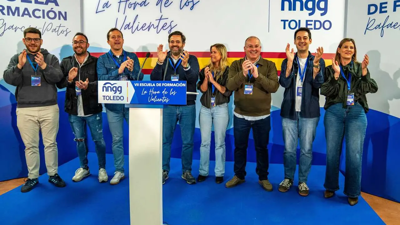 El secretario general del PP, Miguel Tellado; el presidente regional del PP, Paco N&uacute;&ntilde;ez, y el alcalde de Toledo, Carlos Vel&aacute;zquez, entre otros, en Layos.