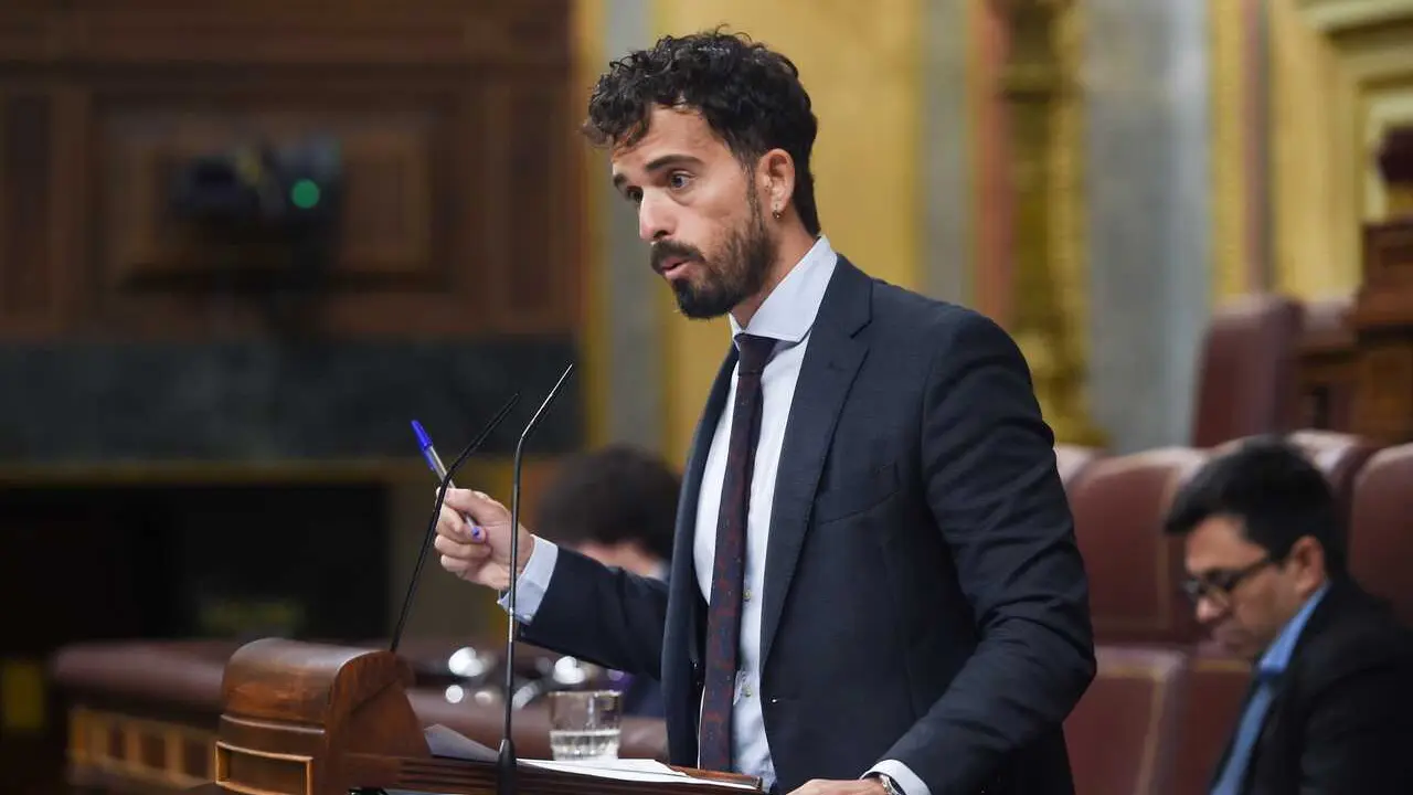 Archivo - El diputado de VOX, Carlos Hern&aacute;ndez Quero, interviene durante una sesi&oacute;n plenaria en el Congreso de los Diputados, a 13 de marzo de 2025, en Madrid (Espa&ntilde;a).