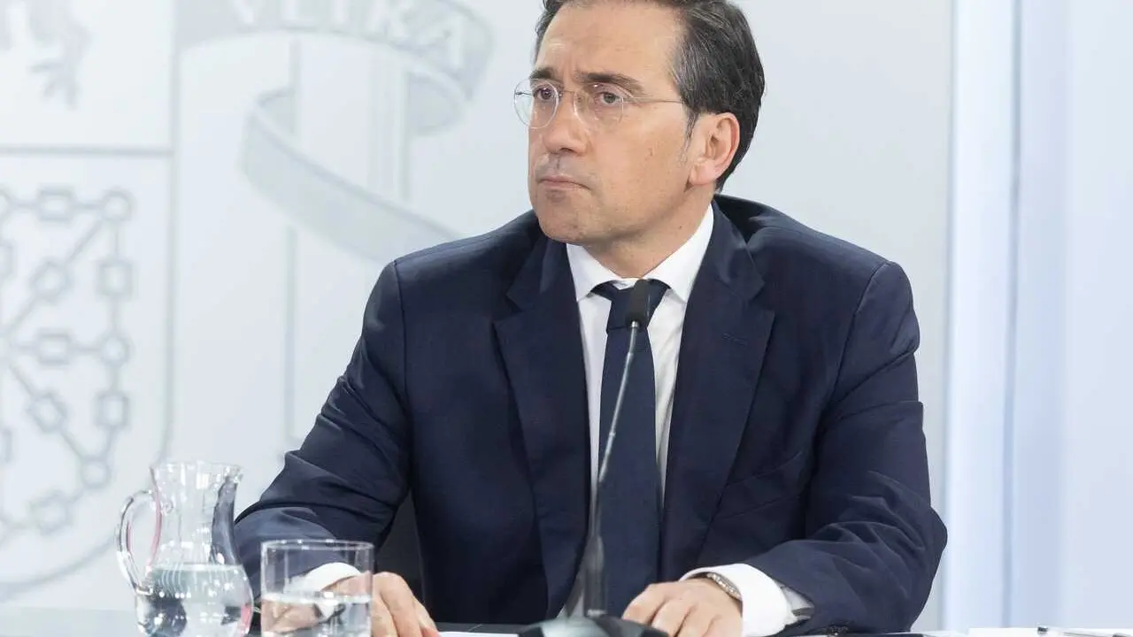 El ministro de Asuntos Exteriores, Jos&eacute; Manuel Albares, durante una rueda de prensa tras el Consejo de Ministros, a 3 de marzo de 2026, en Madrid (Espa&ntilde;a). El Consejo de Ministros ha aprobado hoy el proyecto de Ley del estatuto de las personas en formaci&oacute;