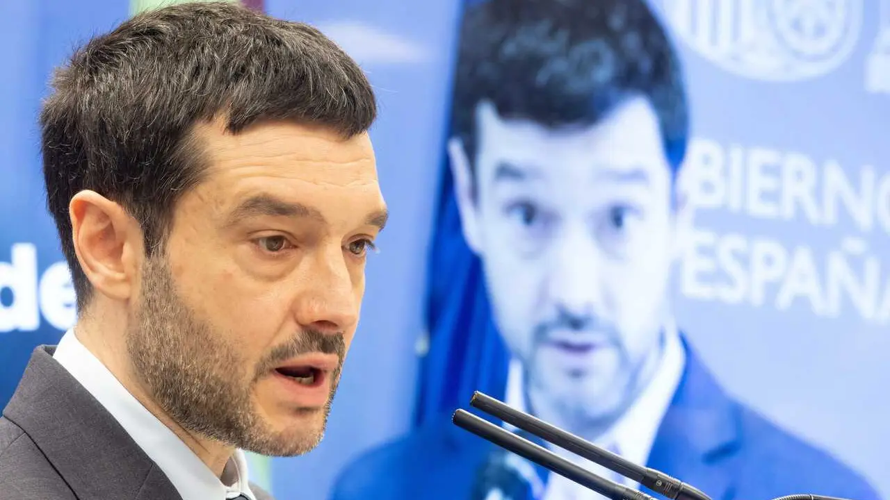 Archivo - El ministro de Derechos Sociales, Consumo y Agenda 2030, Pablo Bustinduy