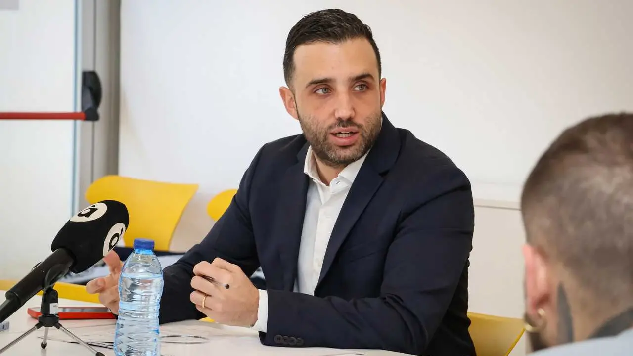 Archivo - El alcalde de Sagunt (Valencia), Dar&iacute;o Moreno, en un desayuno informativo