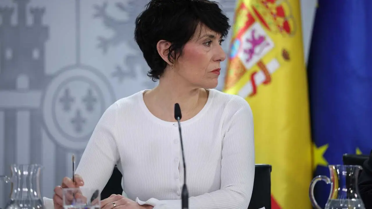 (I-D) La ministra de Inclusi&oacute;n, Seguridad Social y Migraciones, Elma Saiz. 