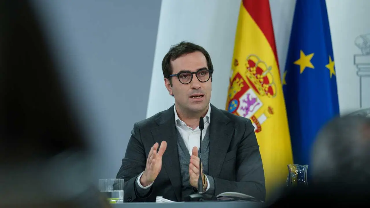 El ministro de Econom&iacute;a, Comercio y Empresa, Carlos Cuerpo, durante una rueda de prensa posterior al Consejo de Ministros, a 17 de marzo de 2026, en Madrid (Espa&ntilde;a).