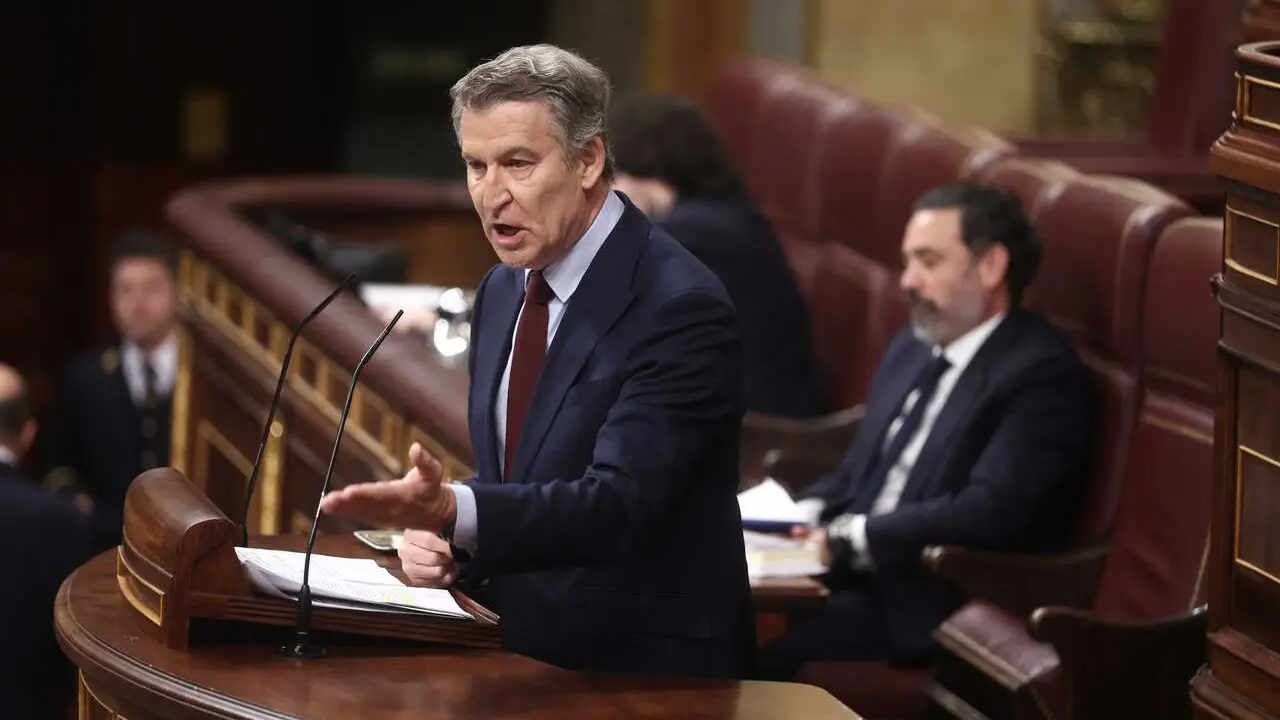 El presidente del Partido Popular, Alberto N&uacute;&ntilde;ez Feij&oacute;o, interviene durante una sesi&oacute;n de control al Gobierno, en el Congreso, a 25 de marzo de 2026, en Madrid (Espa&ntilde;a).