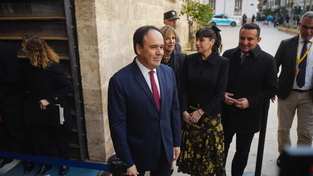 Archivo - El nuevo president de la Generalitat valenciana, Juanfran P&eacute;rez Llorca, a su llegada a la toma de posesi&oacute;n de su cargo, en Les Corts Valencianes, a 2 de diciembre de 2025, en Valencia