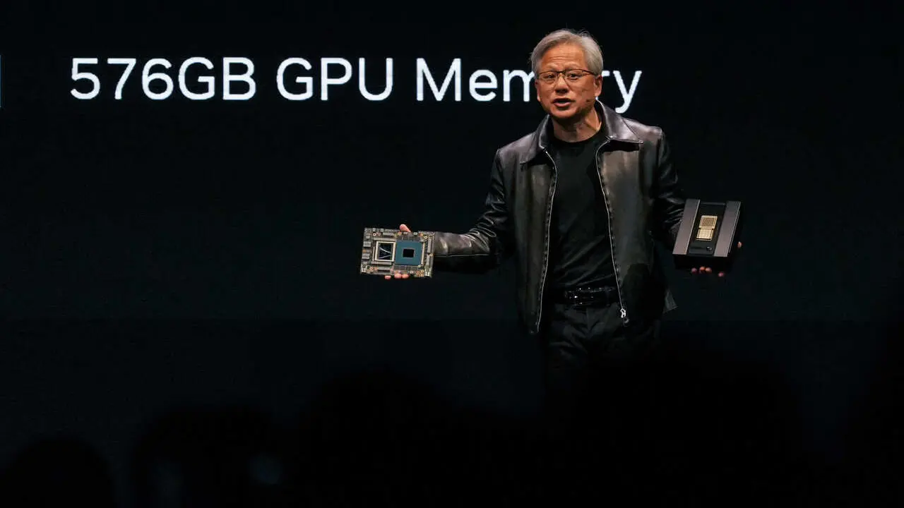 Archivo - 29 May 2023, Taiwan, Taipei: Nvidia president and CEO Jensen Huang speaks at a keynote while holding the Grace Hopper superchip CPU at COMPUTEX Taipei. The COMPUTEX 2023 runs from 30 May to 02 June 2023. Photo: Walid Berrazeg/SOPA Images via ZUM