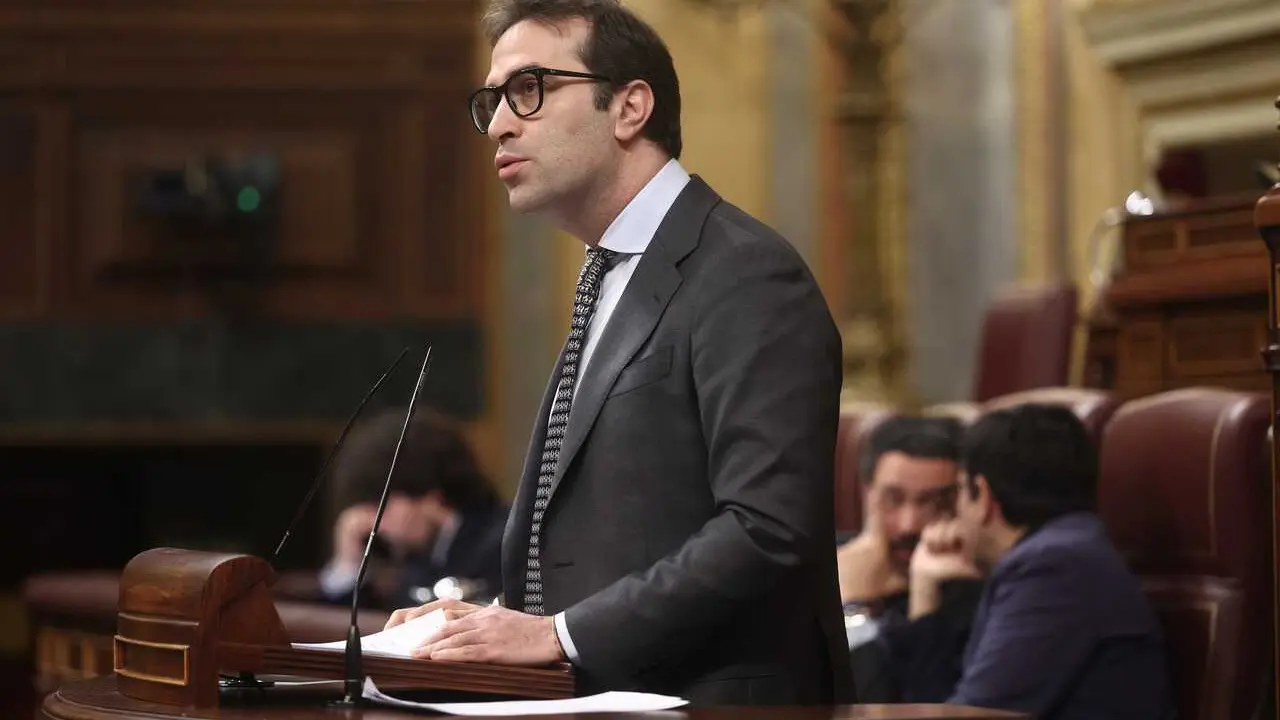 El ministro de Econom&iacute;a, Comercio y Empresa, Carlos Cuerpo, durante una sesi&oacute;n plenaria, en el Congreso de los Diputados, a 26 de marzo de 2026, en Madrid (Espa&ntilde;a). El Congreso celebra hoy un pleno extra para acoger el debate de convalidaci&oacute;n del decreto 