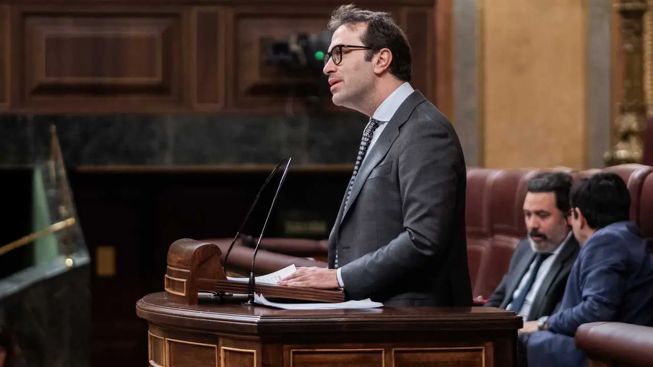 El ministro de Econom&iacute;a, Comercio y Empresa, Carlos Cuerpo, durante una sesi&oacute;n plenaria, en el Congreso de los Diputados, a 26 de marzo de 2026, en Madrid (Espa&ntilde;a). El Congreso celebra hoy un pleno extra para acoger el debate de convalidaci&oacute;n del decreto 