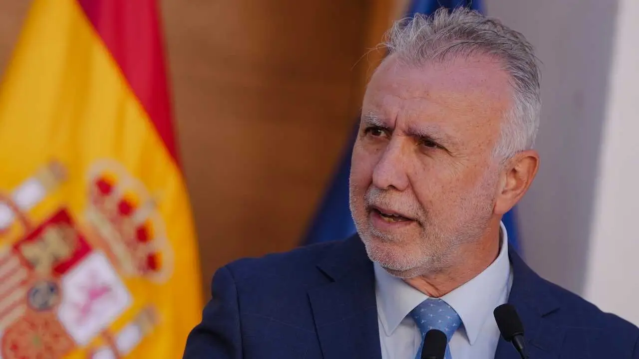 Archivo - El ministro de Pol&iacute;tica Territorial y Memoria Democr&aacute;tica, &Aacute;ngel V&iacute;ctor Torres, interviene tras presidir la constituci&oacute;n de la Comisi&oacute;n Mixta tras los da&ntilde;os provocados en la Comunitat Valenciana por la dana, a 18 de febrero de 2026, en Valencia 