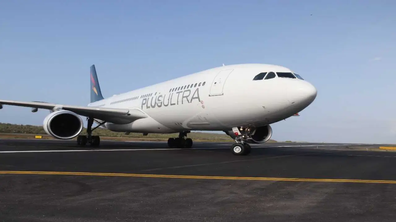 Archivo - Nuevo Airbus 330-200 de Plus Ultra.
