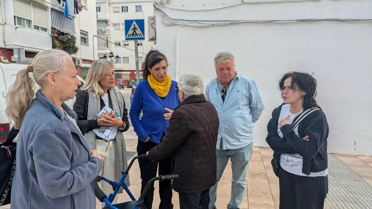 La coordinadora provincial de IU M&aacute;laga, Toni Morillas, el concejal de IU en el Ayuntamiento, David Tejeiro, y la candidata de Por Andaluc&iacute;a a las pr&oacute;ximas elecciones auton&oacute;micas, Victoria Morales.