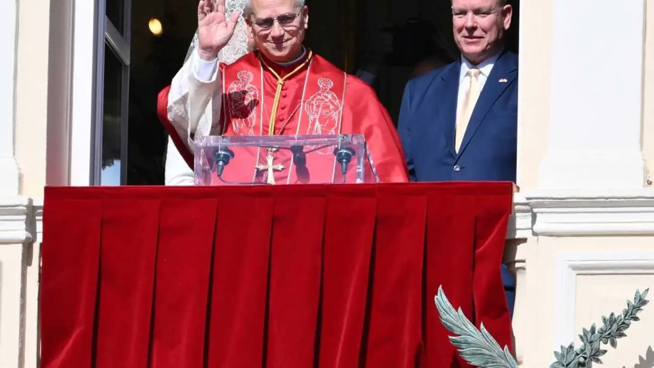 El Papa Le&oacute;n XIV, este 28 de marzo de 2026, en M&oacute;naco, junto al Pr&iacute;ncipe Alberto II de M&oacute;naco y la Princesa Charl&egrave;ne.