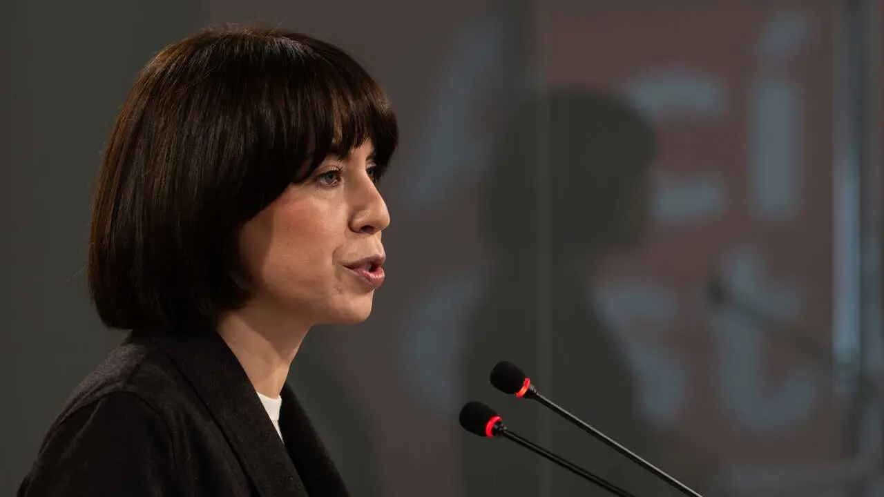 Archivo - La ministra de Ciencia, Innovaci&oacute;n y Universidades y secretaria general del PSPV-PSOE, Diana Morant, atiende a los medios de comunicaci&oacute;n en la sede del PSPV-PSOE. 