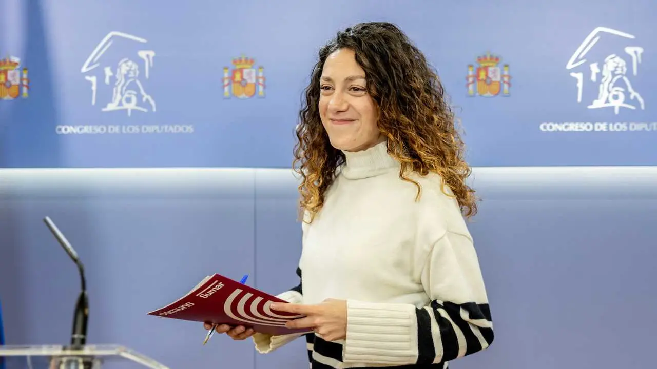 La diputada de Sumar, Aina Vidal, durante una rueda de prensa.