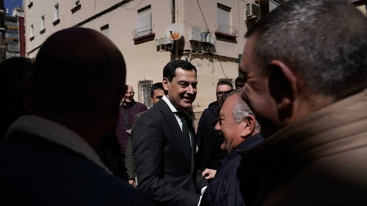 El presidente de la Junta de Andaluc&iacute;a y candidato del PP-A a la reelecci&oacute;n, Juanma Moreno, este Lunes Santo, en Granada