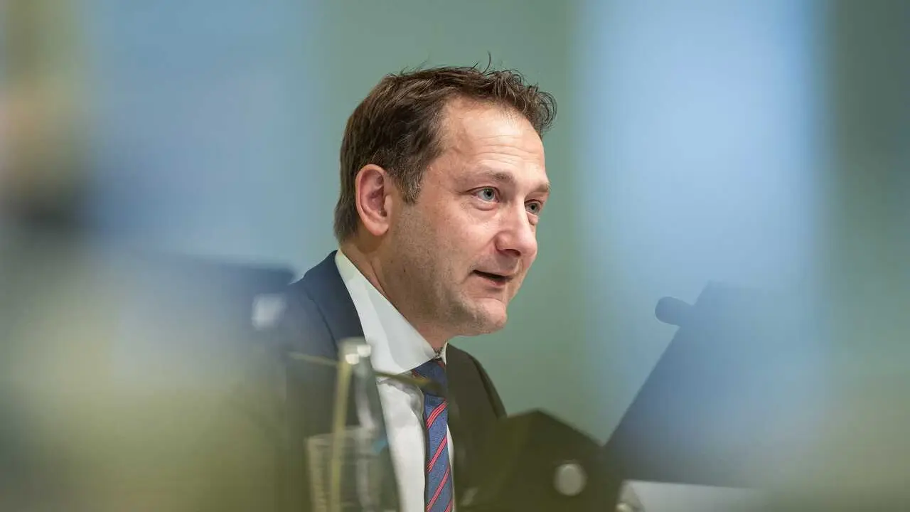 Archivo - El comisario europeo de Agricultura y Alimentaci&oacute;n, Christophe Hansen, interviene en una rueda de prensa durante la Semana Verde en Berl&iacute;n