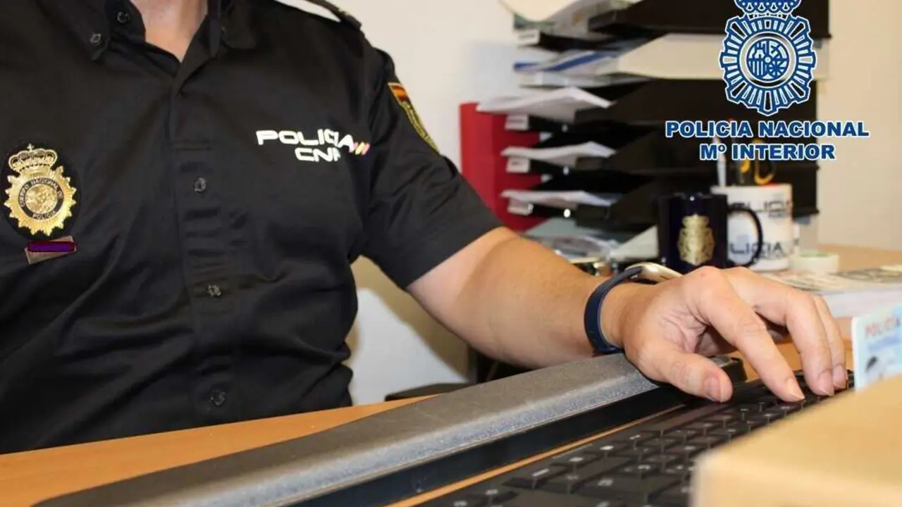 Archivo - Agente de la Polic&iacute;a Nacional.